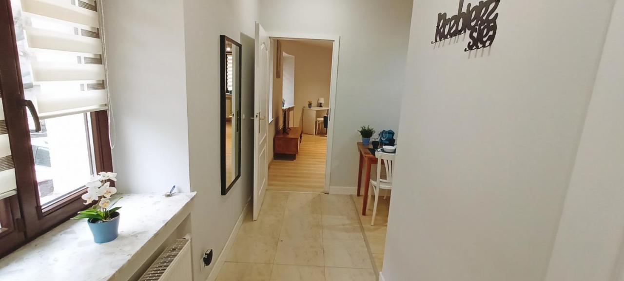 Apartament Granatowy Swietoduska 12 لوبلين المظهر الخارجي الصورة
